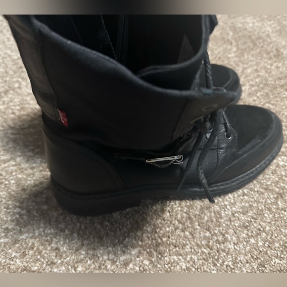 Women’s comfortable breathable black ankle boots from Levi’s. Size US 8 - Picture 4 of 8